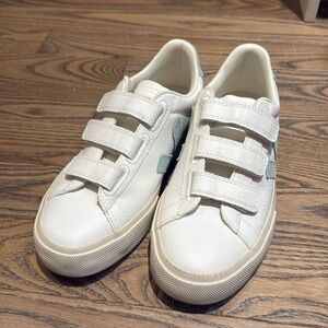 VEJA RECIFE LEATHER WHITE MATCHA US 7/EUR 38